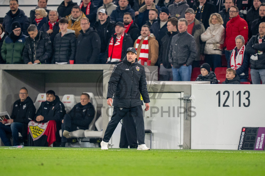 VfB Stuttgart vs. RB Leipzig, Fussball, 1. Bundesliga, 26. Spieltag, 15.03.2026 | Sebastian Hoeness (Trainer VfB Stuttgart),VfB Stuttgart vs. RB Leipzig, Fussball, 1. Bundesliga, 26. Spieltag, 15.03.2026Foto: photosbyphips/Philip Ziegler