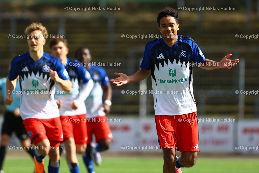 NH_HamburgerSVU21_FSVSchoeningen_RegionalligaNord_29032026 | #21 Arnaud Astel Riedel (Hamburger SV U21) bejubelt seinen Treffer zum 2:1.Fußball I Herren I Regionalliga Nord I Saison 2025-2026 I 28. Spieltag I Hamburger SV U21 - FSV Schöningen I 29.03.2026 I Stadion Hoheluft