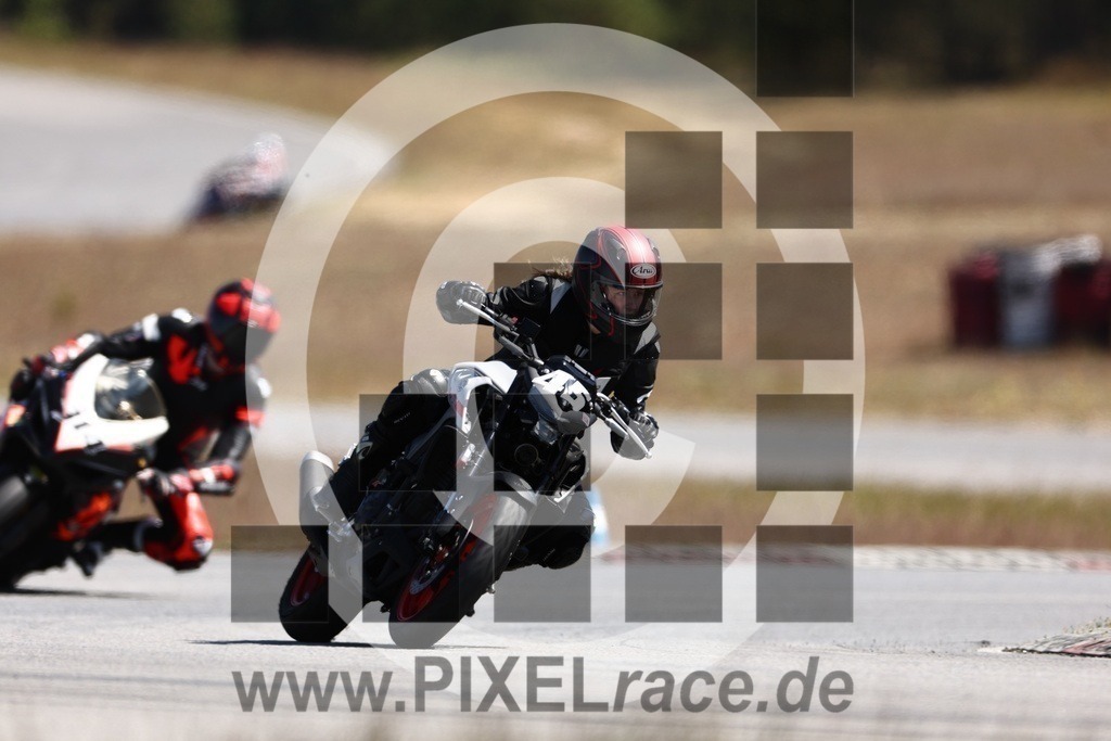 0045-20240509_01691 | Schöne Erinnerungen an spannende Momente - das festzuhalten ist unser Job. PIXELrace.de ist seit 2003 auf den Rennstrecken Europas unterwegs um die Action draußen beim Fahren und die wunderbare Stimmung imm Fahrerlager für euch einzufangen.