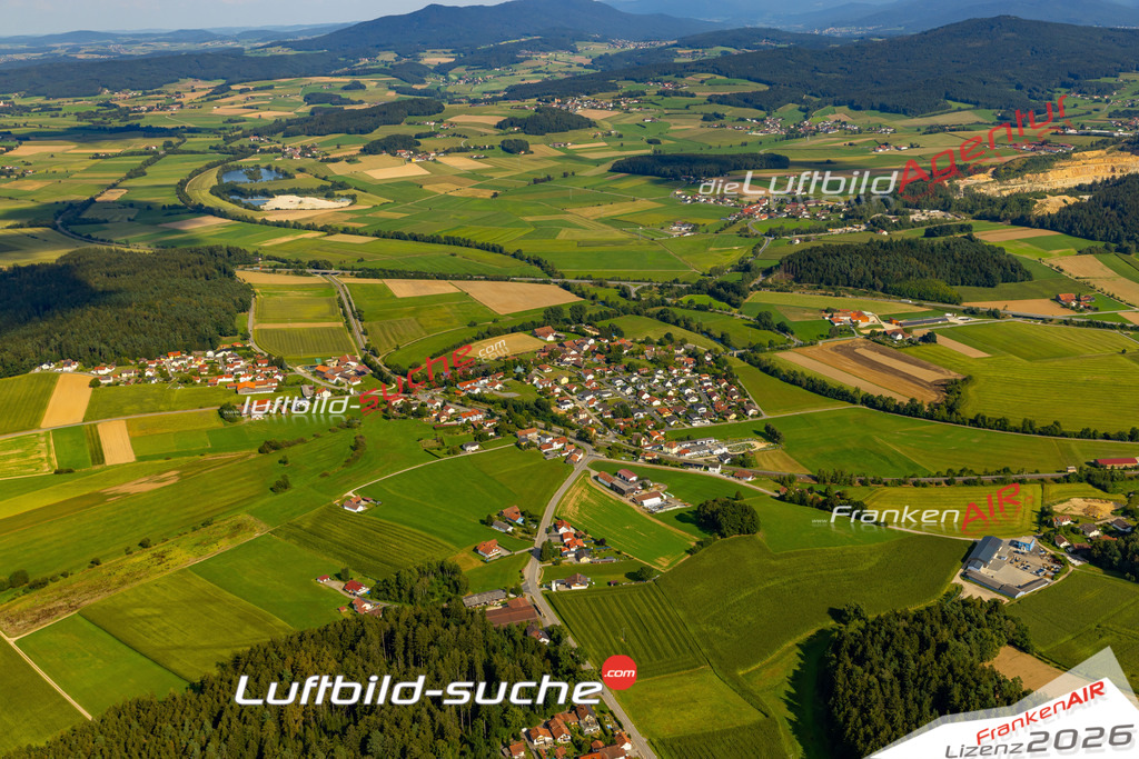 Das Luftbild zeigt : Kothmaißling Cham - Die Luftaufnahme wurde 2024 vom UL-Flugzeug aus erstellt ( keine Drohne ) - Hochauflösende Luftaufnahme - Für grossformatige Ausdrucke geeignet. Die Geschenkidee !Mit Lizenz und Bildrechte bestellbar
