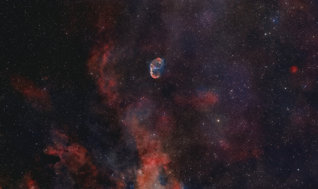 Crescent_Fertig | SIMPLE  =                    T / file does conform to FITS standardBITPIX  =                  -32 / number of bits per data pixelNAXIS   =                    3 / number of data axesNAXIS1  =                 6214 / length of data axis 1NAXIS2  =                 3481 / length of data axis 2NAXIS3  =                    3 / length of data axis 3EXTEND  =                    T / FITS dataset may contain extensionsCOMMENT   FITS (Flexible Image Transport System) format is defined in 'AstronomyCOMMENT   and Astrophysics', volume 376, page 359; bibcode: 2001A&amp;A...376..359HBZERO   =                   0. / Offset data range to that of unsigned shortBSCALE  =                   1. / Default scaling factorPROGRAM = 'Siril 1.4.0-beta3'  / Software that created this HDUDATE    = '2025-08-13T13:30:18' / UTC date that FITS file was createdDATE-OBS= '2025-08-11T21:24:32' / YYYY-MM-DDThh:mm:ss observation start, UTROWORDER= 'TOP-DOWN'           / Order of the rows in image arrayFILTER  = 'mixed   '           / Active filter nameFOCALLEN=              375.168 / [mm]  Focal lengthXBINNING=                    1 / Camera binning modeYBINNING=                    1 / Camera binning modeXPIXSZ  =      5.3600001335144 / [um] Pixel X axis sizeYPIXSZ  =      5.3600001335144 / [um] Pixel Y axis sizeSTACKCNT=                    1 / Stack framesOBJCTRA = '20 13 37.457'       / [H M S] Image center Right AscensionOBJCTDEC= '+38 25 54.952'      / [D M S] Image center DeclinationRA      =     303.406069905236 / [deg] Image center Right AscensionDEC     =     38.4319310729523 / [deg] Image center DeclinationCTYPE1  = 'RA---TAN-SIP'       / TAN (gnomic) projection + SIP distortionsCTYPE2  = 'DEC--TAN-SIP'       / TAN (gnomic) projection + SIP distortionsCUNIT1  = 'deg     '           / Unit of coordinatesCUNIT2  = 'deg     '           / Unit of coordinatesEQUINOX =                2000. / Equatorial equinoxCRPIX1  =               3107.5 / Axis1 reference pixelCRPIX2  = - Realisiert mit Pictrs.com