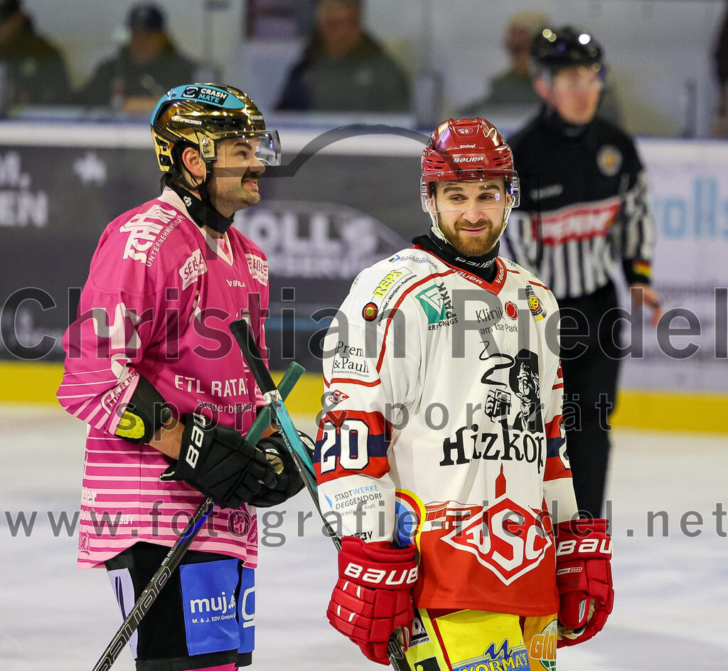 2025-10-24_134_TSV_Erding_gegen_Deggendorfer_SC | Erding, Deutschland, 24.10.2025:Eishockey, Oberliga Süd 2025 / 2026, 11. Spieltag, TSV Erding gegen Deggendorfer SC, Endergebnis: 2:4Marco Pfleger (Erding Gladiators, #47), Niklas Heinzinger (Deggendorfer SC, #20)Foto: Christian Riedel / fotografie-riedel.net