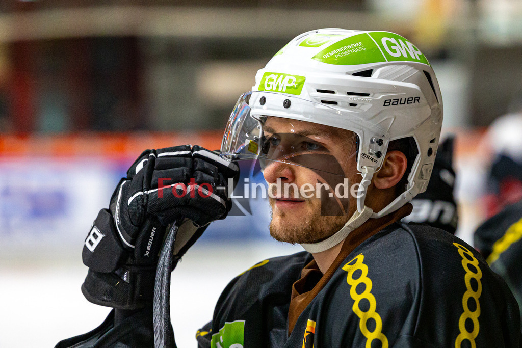 Spiel 5 Viertelfinale TSV Peißenberg Miners vs HC Landsberg Riverkings | Eishockey Bayernliga Playoffs 2023/2024, Spiel 5 Viertelfinale TSV Peißenberg Miners vs HC Landsberg Riverkings, 20240301,
Jakob HEIGL (Miners 10) beim Aufwärmen,
2024-03-01 in Peißenberg (Eisstadion)
10 Jakob HEIGL (Miners 10)
Copyright: WolfgangxLindner foto-lindner.de