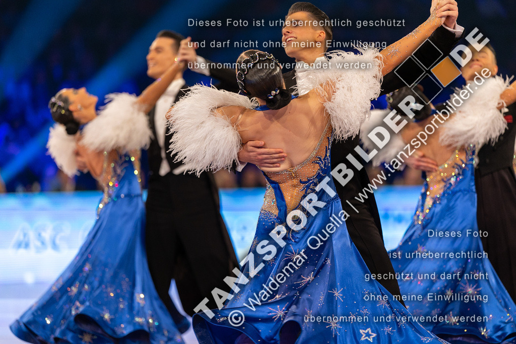 20231111-13990 | Hier finden Sie Tanz Bilder vom Latein und Standard Formationen tanzen. Sportbilder vom Tanzsport. Schöne Fotos und von Weltmeisterschaft, Europameisterschaft, Bundesliga, Regionalliga, Oberliga und Landesliga sowie von GOC Stuttgart, DanceComp, WM Bremen