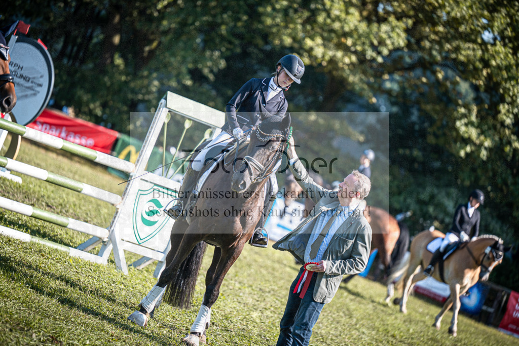 Z63_0042 | Entdecke hochwertige Reitturnierfotos von Foto Oger. Professionell, emotional und authentisch – jetzt Lieblingsmomente im Shop bestellen.Deutschlandweite Turnierfotografie. - Realisiert mit Pictrs.com