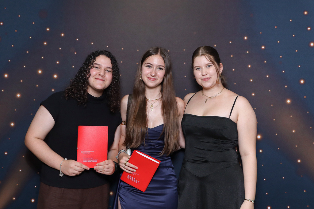 ZD260628112736-39 | Fotoshop von zweidimensional Fotografie. Ihr Fotograf im Aargau. Abzüge von Ihrem Fotobox Event bestellen.Abzüge von Ihrem Hochzeit bestellen.Abzüge von Ihrem Schulfotograf bestellen.
