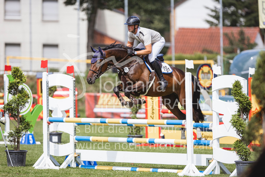 240719_LC_SprPf-A2-211 | Deine schönsten Turniermomente als professionelle Fotos! Entdecke hochwertige Pferdesport-Fotografie im Online-Shop. Jetzt Fotos finden & bestellen!