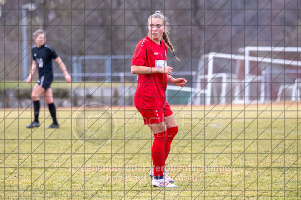 20250223_141019_0505 | #,1.FC Donzdorf (rot) vs. TSV Tettnang (schwarz), Fussball, Frauen-WFV-Pokal Achtelfinale, Saison 2024/2025, Rasenplatz Lautertal Stadion, Süßener Straße 16, 73072 Donzdorf, 23.02.2025 - 13:00 Uhr,Foto: PhotoPeet-Sportfotografie/Peter Harich