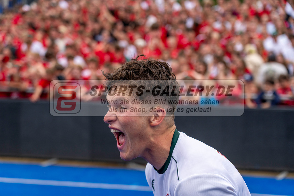 Final4_20250601-1516-HK108741 | Krefeld, Deutschland, 01.06.2025:  Feldhockey Final4 2025 – „Deutsche Feldhockey-Meisterschaften 2025“ Crefelder HTC - Rot-Weiss Köln (Finale Herren) im Gerd-Wellen-Hockeyanlage am 01.06.2025 in Krefeld, Deutschland. (Foto von Kramhöller/Fehrmann/Kaste)Krefeld, Germany, 01.06.2025: Feldhockey Final4 2025 – „Deutsche Feldhockey-Meisterschaften 2025“ Harvestehuder HTC - Düsseldorfer HC (Finale Damen) in Gerd-Wellen-Hockeyanlage at 01.06.2025 in Krefeld, Deutschland. (Foto from Kramhöller/Fehrmann/Kaste)