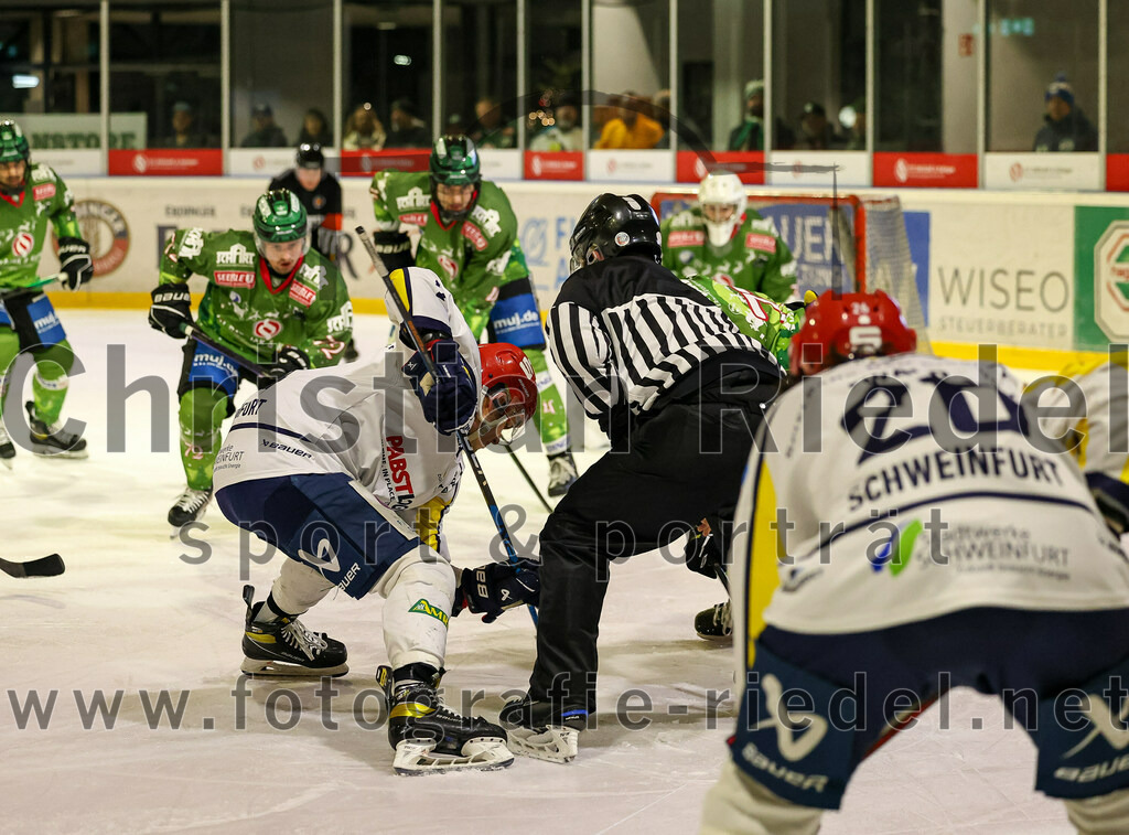 2023-12-26_043_TSV_Erding_gegen_ERV_Schweinfurt | Erding, Deutschland, 26.12.2023:
Eishockey, Bayernliga Vorrunde 2023 / 2024, 20. Spieltag, TSV Erding gegen ERV Schweinfurt, Endergebnis: 9:3

Foto: Christian Riedel / fotografie-riedel.net