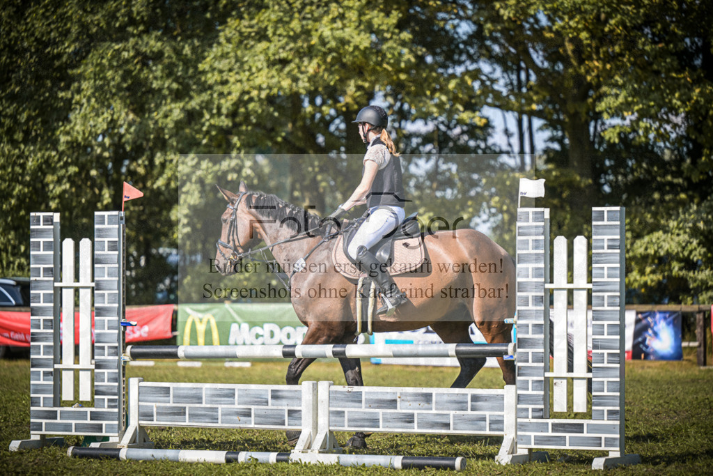 DOS_0412 | Entdecke hochwertige Reitturnierfotos von Foto Oger. Professionell, emotional und authentisch – jetzt Lieblingsmomente im Shop bestellen.Deutschlandweite Turnierfotografie. - Realisiert mit Pictrs.com