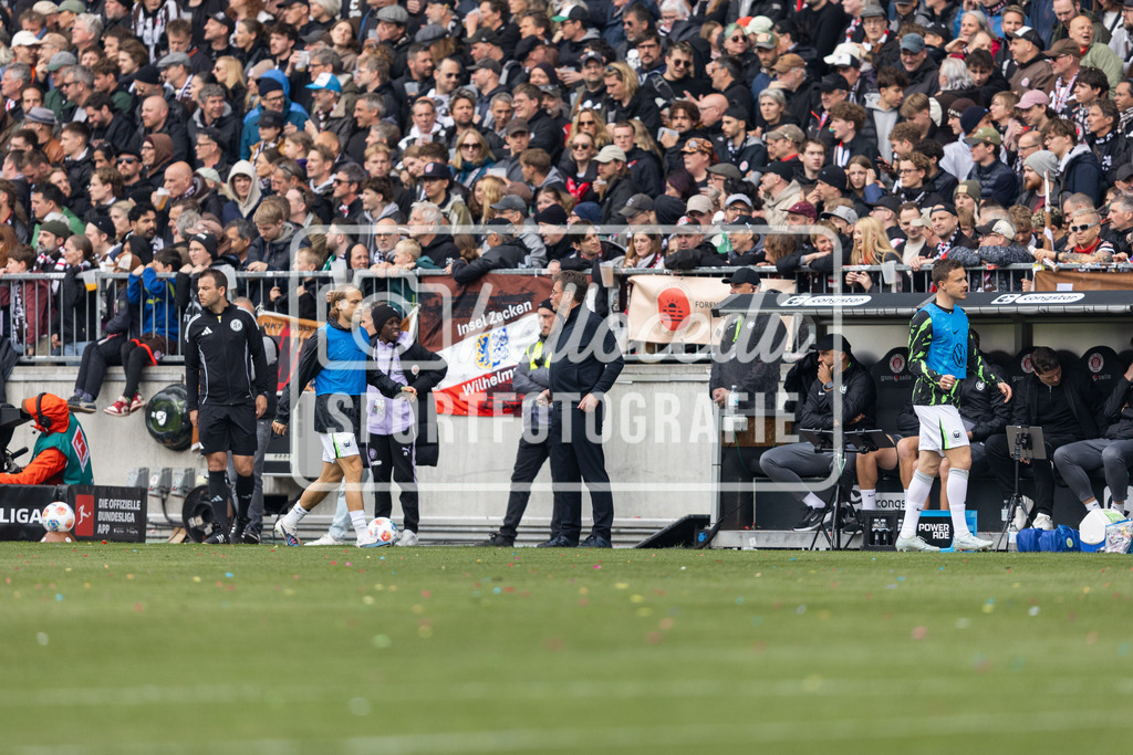 Fußball I Männer I Saison 2025-2026 I Bundesliga I FC St. Pauli - VfL Wolfsburg I 12863 | realhellocedii - Realisiert mit Pictrs.com