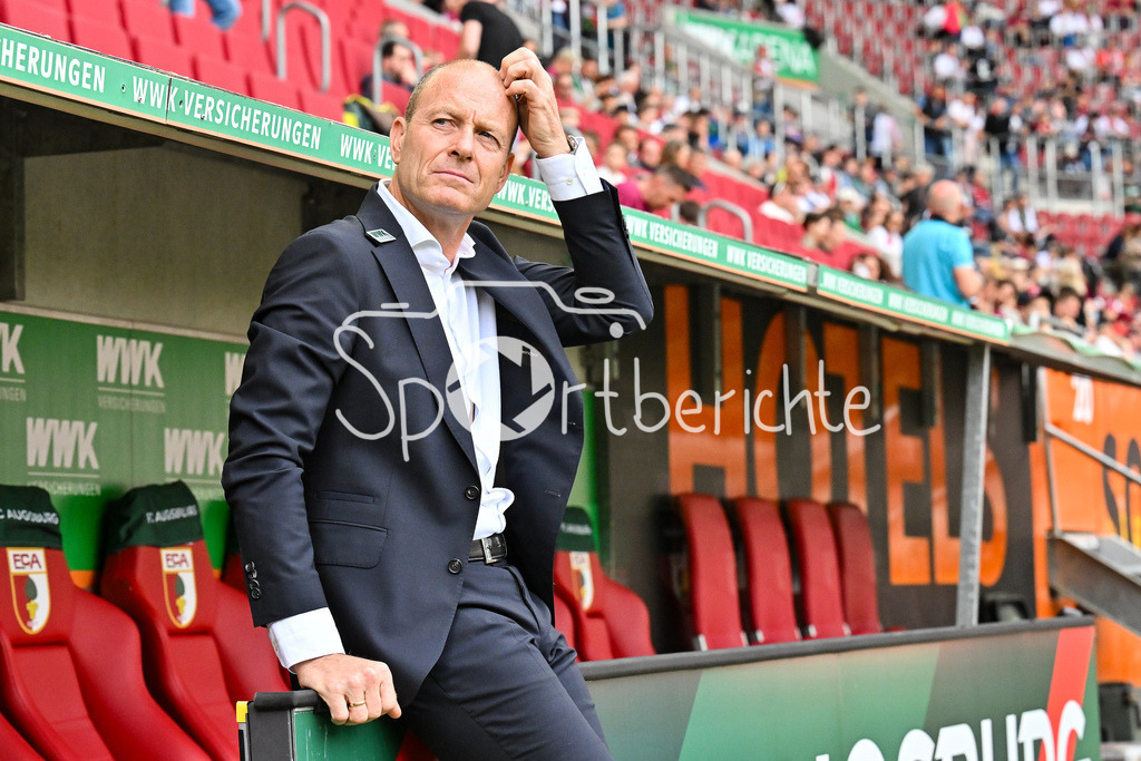 FC Augsburg - SG Eintracht Frankfurt | Im Bild Jess THORUP Trainer FC Augsburg vor der Partie gegen Frankfurt / Einzelfoto / Freisteller / Bundesliga: FC Augsburg - Eintracht Frankfurt, WWK Arena am 20.04.2025
