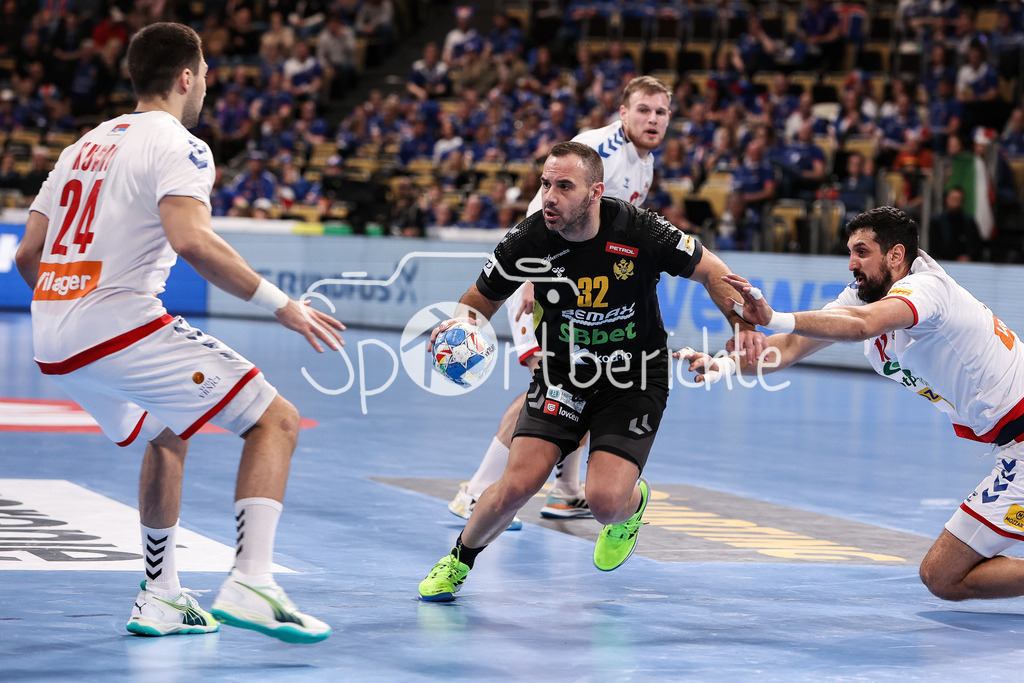 Serbien - Montenegro | v. l. Lazar KUKIC (SRB #24), Bozo ANDJELIC (MNE #32) und Ilija ABUTROVIC (SRB #11) im Duell / Zweikampf