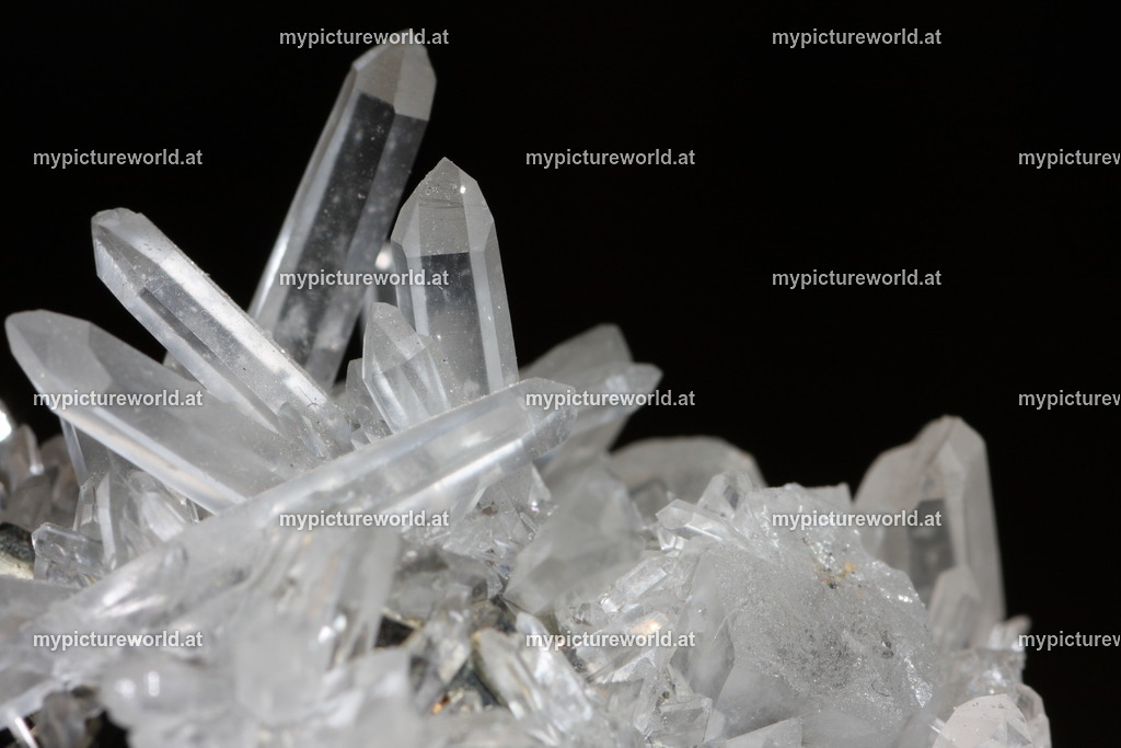 Bergkristall-012 | Das Bilderarchiv über Tiere, Planzen und Landschaften. In der Bilddatenbank finden Sie ein große Auswahl an hochwertigen Bilder für Ihre Werbung - Realized with Pictrs.com