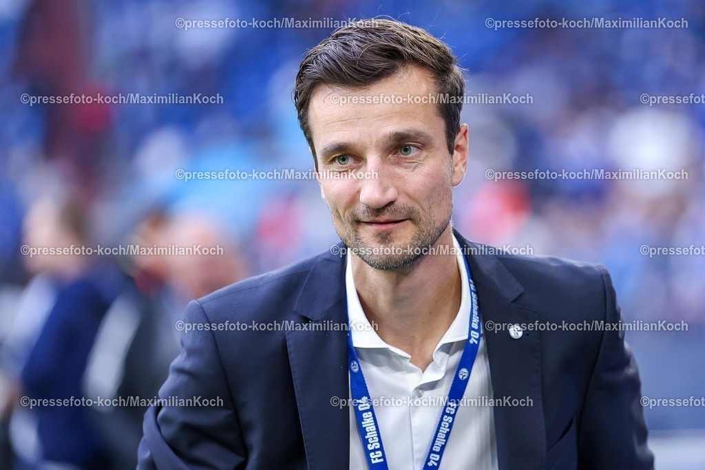 S0426092501056 | 25.09.2025, Fußball, FC Schalke 04 - SpVgg Greuther Fürth, 7.Spieltag, 2. Fußball Bundesliga, Veltins-Arena Gelsenkirchen, Saison 2025 2026: Vorstandsvorsitzender Matthias Tillmann Schalke 04 Vorstand geschäftsführungDFB regulations prohibit any use of photographs as image sequences and or quasi-video.