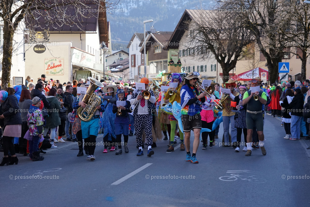 06-news-2023-Feb16-Unsinniger_Fasching_Reutte-sony-DSC02380 | Info aus dem Bezirk Reutte/Ausserfern Tirol sowie eine umfangreiche Bilddatenbank über die gesamte Region: Lechtal, Talkessel Reutte, Tannheimertal, Zwischentoren. Lech, Plansee, Zugspitze, Grenztunnel, B179, Fernpassstraße, Verkehr, Lawinen, Tradition, - Realisiert mit Pictrs.com