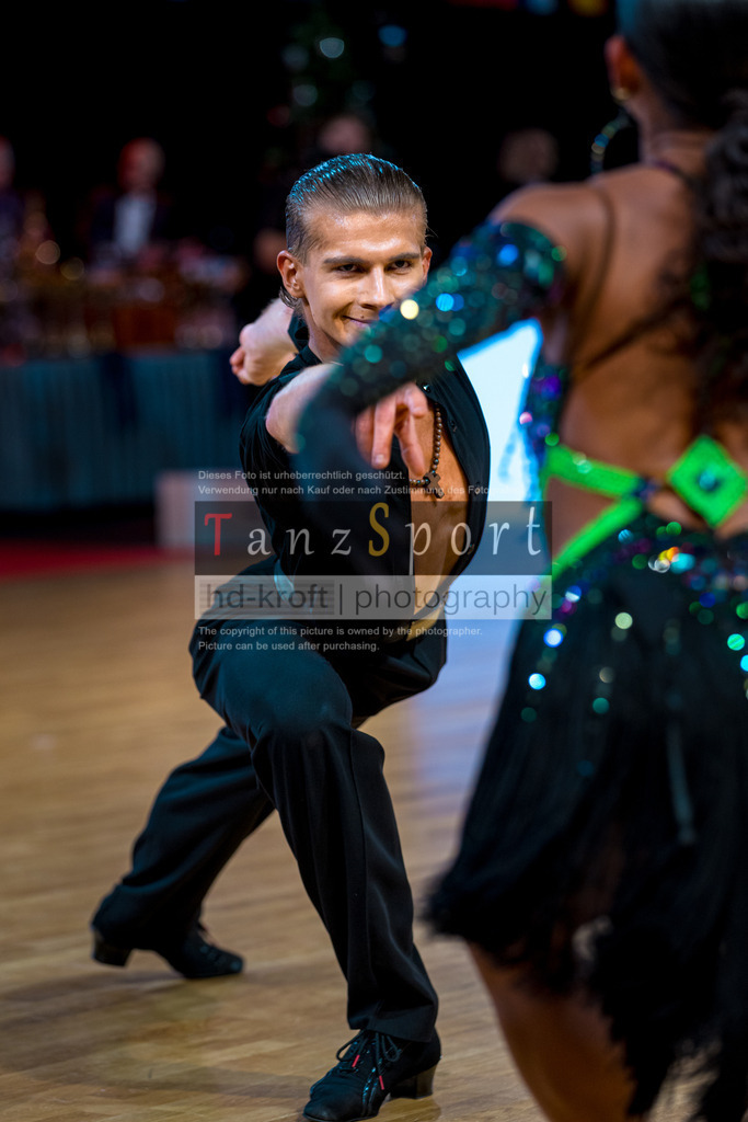 20251213_Baltic-GP_1929-2 | Tanzsportbilder, Standardtanz, Lateintanz, WDSF, DTV, LTVB, dancecomp, goc, hessen tanzt, blaues band der spree, walzer, tango, wiener walzer, slowfox, quickstepp, samba, rumba, cha-cha-cha, paso doble. jive, hd-kroft photography, turniertanzsport