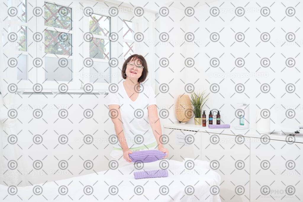 005_202409_Moni-Massage_NZ9_3297 | proPHOTO - Realisiert mit Pictrs.com