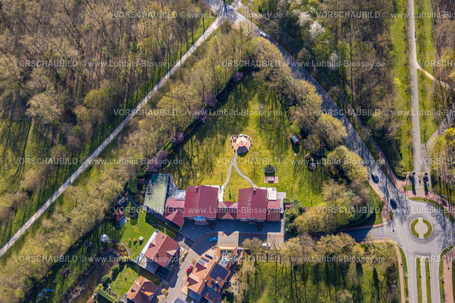 Nordkirchen250401096 | Luftbild, Wohnhaus Am Schloßgraben, Kreisverkehr Schloßstraße, dreieckige Gartenanlage, Nordkirchen, Münsterland, Nordrhein-Westfalen, Deutschland