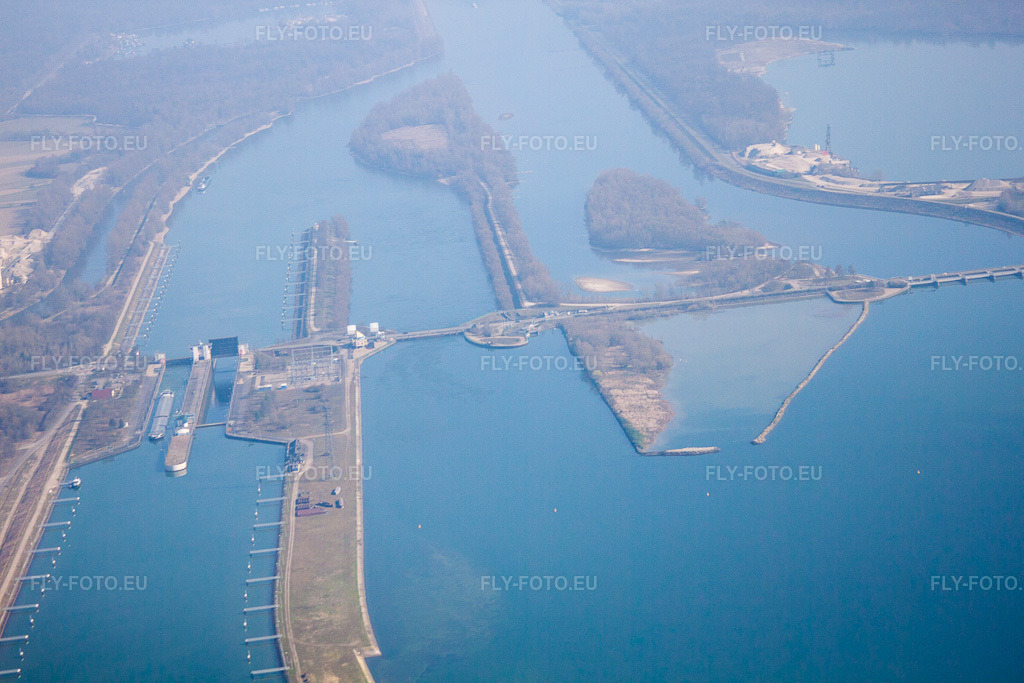 Vue aérienne: Écluse à Gambsheim dans le département Bas Rhin, France. Photo: IMG_62897.jpg prise le 09/03/2014 par Werner Riehm/FLY-FOTO.euRésolution de l'original: 4752 x 3168 px