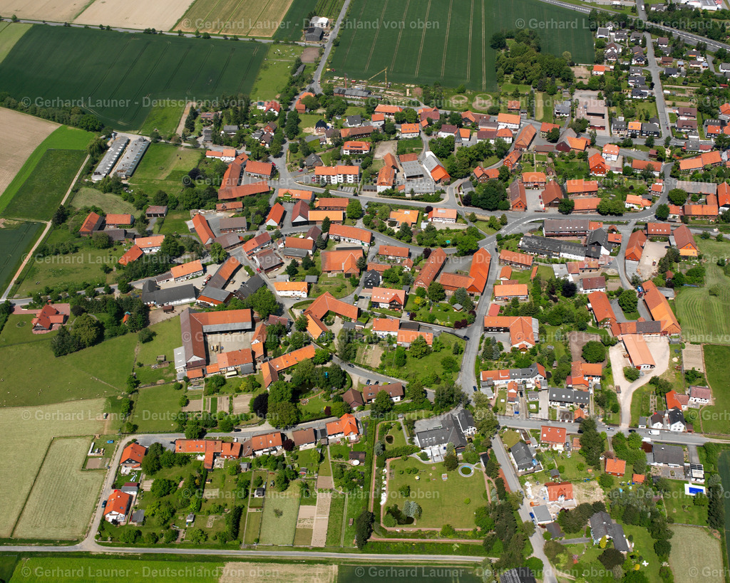 2638343 | JERSTEDT 06.08.2006 Wohngebiet der Mehrfamilienhaussiedlung  in Jerstedt im Bundesland Niedersachsen, Deutschland // Residential area of the multi-family house settlement  in Jerstedt in the state Lower Saxony, Germany Foto: Gerhard Launer