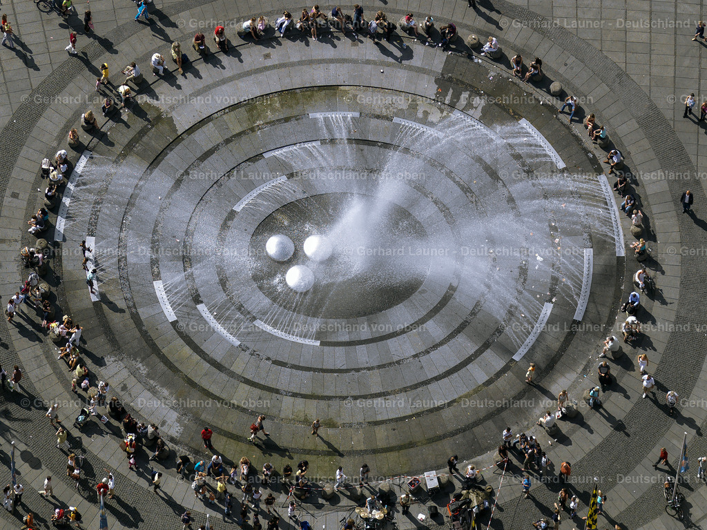 9101391 | Brunnen am Karlsplatz Stachus in München im Bundesland Bayern