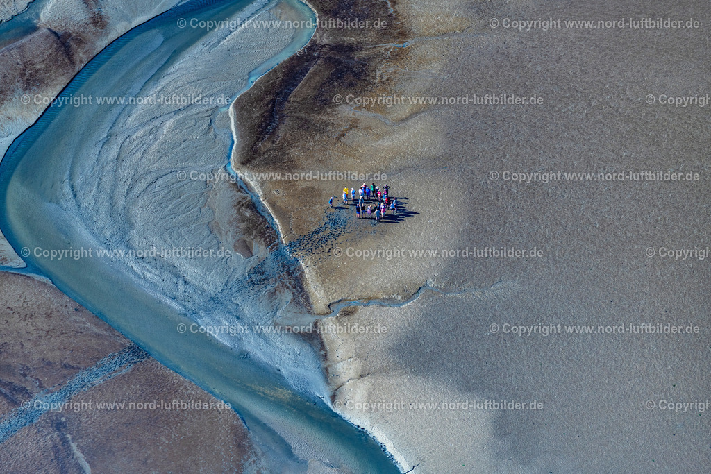 Norderney_Wattenmeer_Wattwanderung_ELS_5784050923 | NORDERNEY 05.09.2023 Wattwanderung eine Gruppe im Wattenmeer vor Norderney im Bundesland Niedersachsen, Deutschland. // A group hiking on the Wadden Sea in front of Norderney in the state of Lower Saxony, Germany. Foto: Martin Elsen