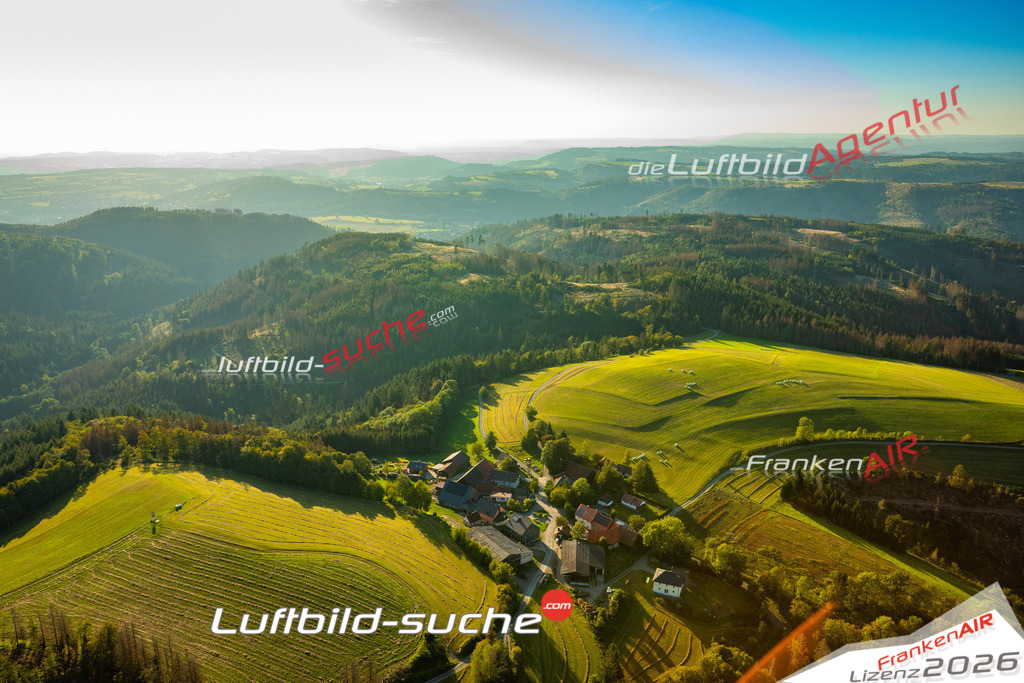Das Luftbild zeigt : Dörnach Wallenfels - Die Luftaufnahme wurde 2023 vom UL-Flugzeug aus erstellt ( keine Drohne ) - Hochauflösende Luftaufnahme - Für grossformatige Ausdrucke geeignet. Die Geschenkidee !Mit Lizenz und Bildrechte bestellbar