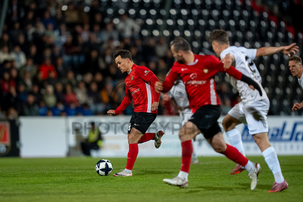 SG Sonnenhof Großaspach vs. SGV Freiberg, Fussball, Regionalliga Suedwest, 30. Spieltag, 22.04.2026 | Niklas Pollex (SG Sonnenhof Großaspach, #18),SG Sonnenhof Großaspach vs. SGV Freiberg, Fussball, Regionalliga Suedwest, 30. Spieltag, 22.04.2026