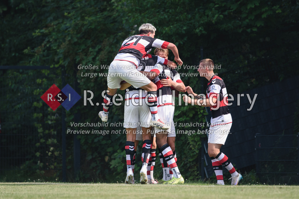 RS-1-126075 | Altonaer Spieler jubeln über den Führungstreffer