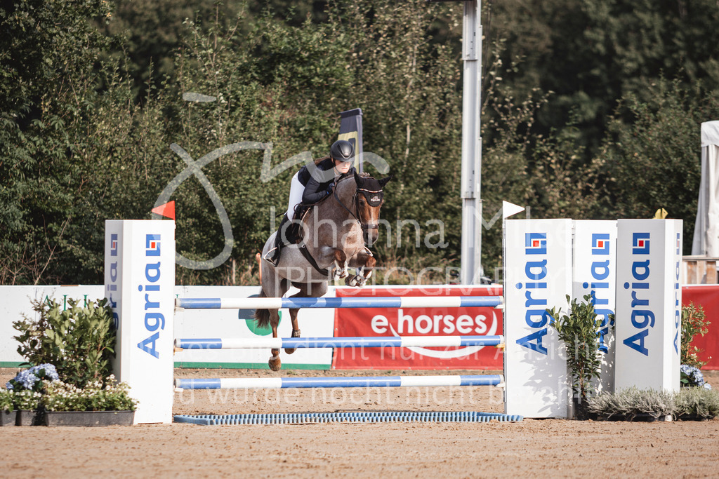 240906_BuCha_Pony-L-6j-205 | Deine schönsten Turniermomente als professionelle Fotos! Entdecke hochwertige Pferdesport-Fotografie im Online-Shop. Jetzt Fotos finden & bestellen!