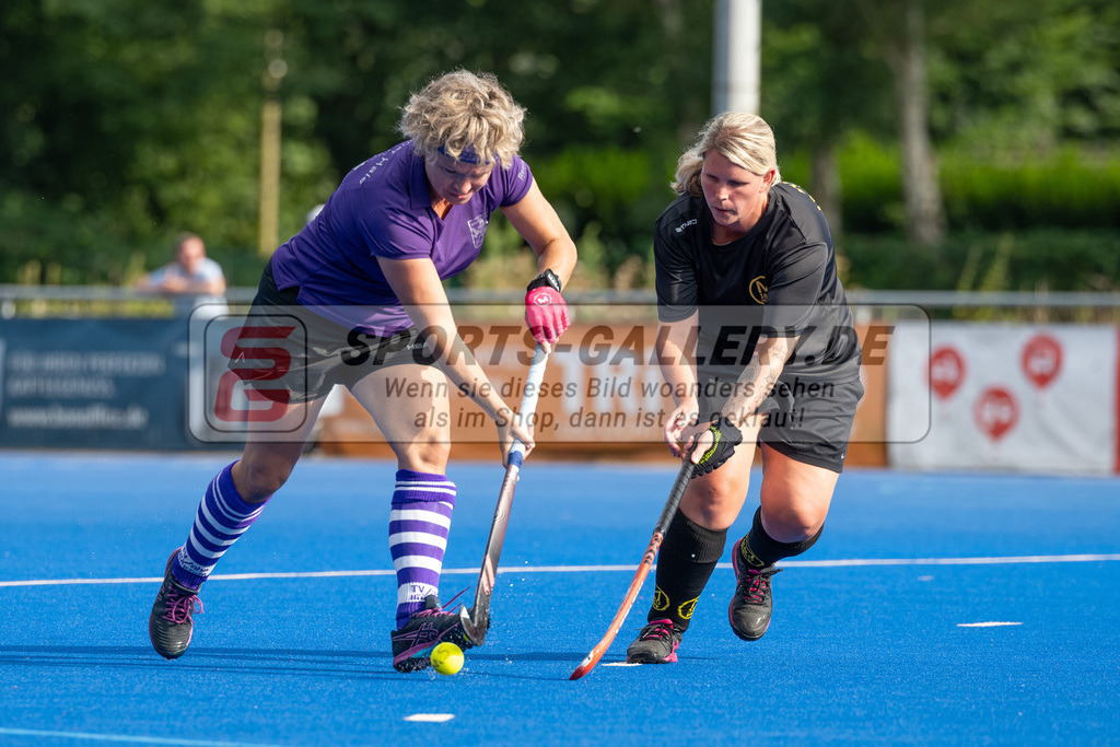 SFE_20240817_0185 | Krefeld, Deutschland, 17.08.2024:  European Cup for Recreational Hockey Players im KTHC Stadion Rot-Weiss Köln Tennis and Hockey Club am 17.08.2024 in Krefeld, Deutschland. (Foto von Stephan Fehrmann)Krefeld, Germany, 17.08.2024: European Cup for Recreational Hockey Players in KTHC Stadion Rot-Weiss Köln Tennis and Hockey Club at 17.08.2024 in Krefeld, Deutschland. (Foto from Stephan Fehrmann)