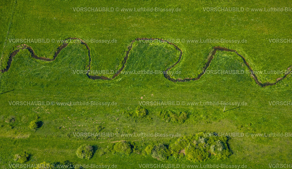 Brilon240503497 | Luftbild, Flussmäander Hunderbecke, naturnahe Landschaft, Brilon, Sauerland, Nordrhein-Westfalen, Deutschland