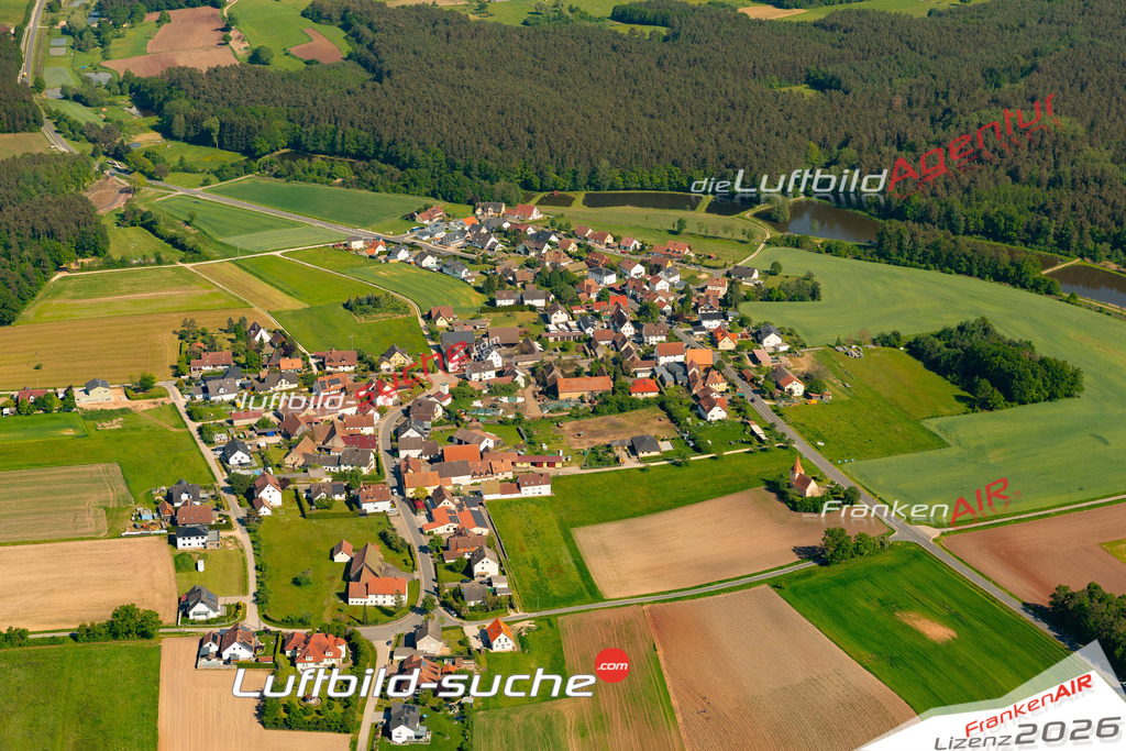 Das Luftbild zeigt : Poppendorf Heroldsbach - Die Luftaufnahme wurde 2024 vom UL-Flugzeug aus erstellt ( keine Drohne ) - Hochauflösende Luftaufnahme - Für grossformatige Ausdrucke geeignet. Die Geschenkidee !Mit Lizenz und Bildrechte bestellbar