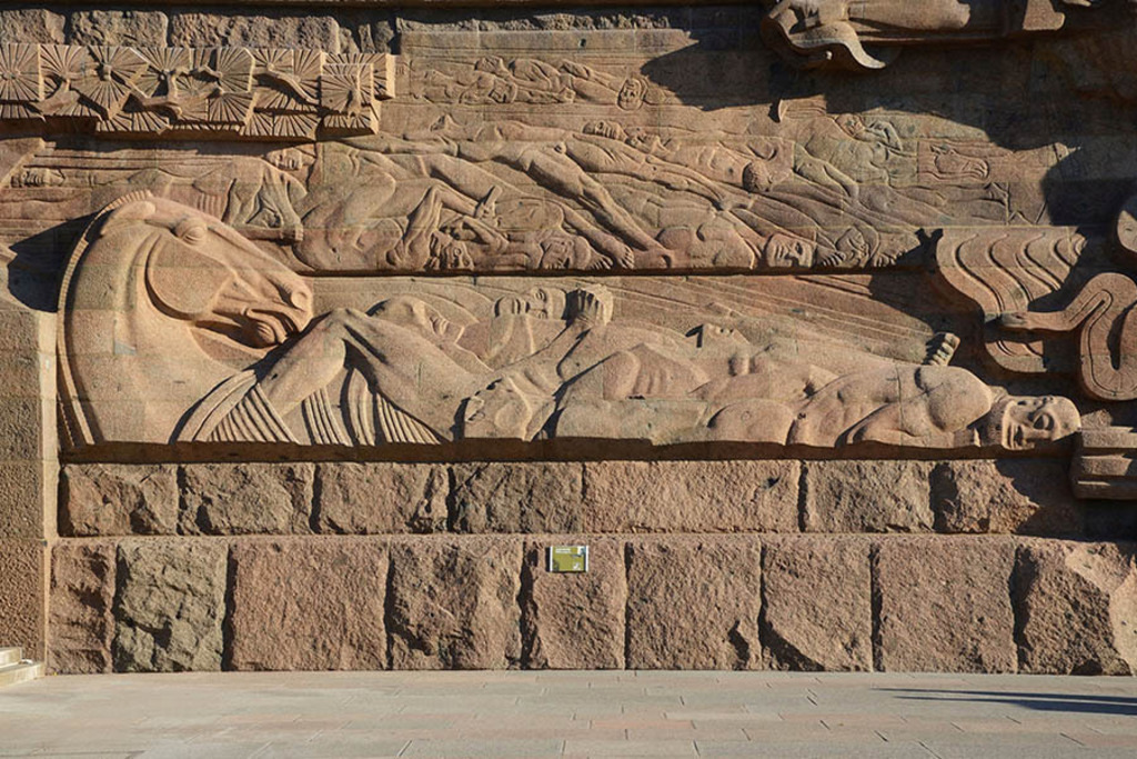Foto: Leipzig - Völkerschlachtdenkmal - Relief an der Außenfassade | Das Team hinter BILDLEXIKON LEIPZIG bündelt historische wie aktuelle Informationen über die Stadt Leipzig in Text und Bild auf einer Plattform und stellt diese der interessierten Öffentlichkeit zur Verfügung.
