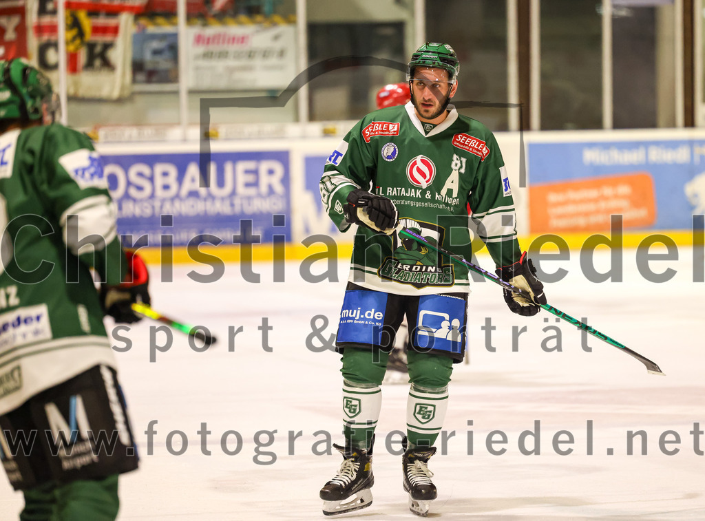 2023-10-20_103_TSV_Erding_gegen_EHC_Klostersee | Erding, Deutschland, 20.10.2023:.Eishockey, Bayernliga Vorrunde 2023 / 2024, 2. Spieltag, TSV Erding gegen EHC Klostersee, Endergebnis: 7:2..Maximilian Forster (Erding Gladiators, #81)..Foto: Christian Riedel / fotografie-riedel.net