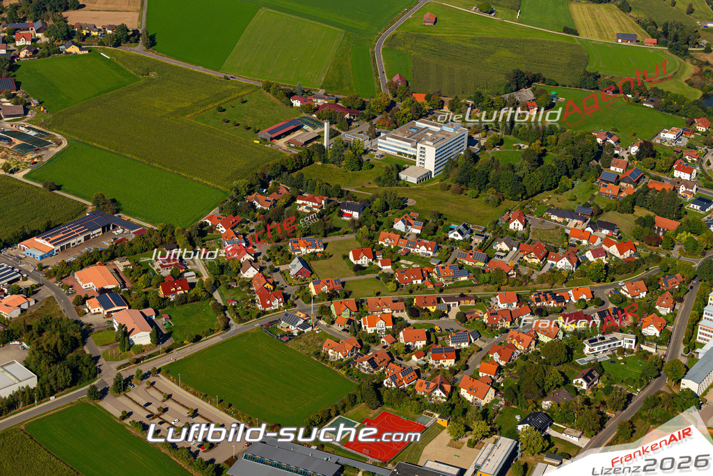 Aktuelles Luftbild von  Oberviechtach Kauf mit Lizenz / Bildrechten möglich- Die Luftaufnahme wurde 2021 mittels UL-Flugzeug erstellt ( keine Drohne ) - hochauflösende Kamera-Systeme von  Canon -Beste Qualität - Für grossformatige Ausdrucke geeignet. Die Geschenkidee !
