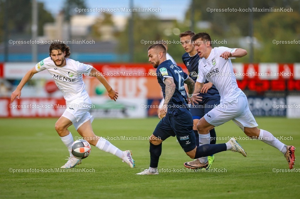 xKWIx29082501059 | 29.08.2025, xkwix, Fußball, Regionalliga West, SSVg Velbert - FC Gütersloh, IMS Arena: Timo Mehlich (SSVg Velbert #23) im Zweikampf 