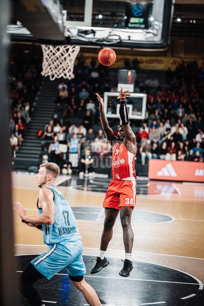 Basketball | Männer | Saison 2024/2025 | BKT EuroCup | Veolia Towers Hamburg vs. Hapoel Bank Yahav Jerusalem | 17.12.2024 | Derek Ogbeide (#34, Hapoel Jerusalem)