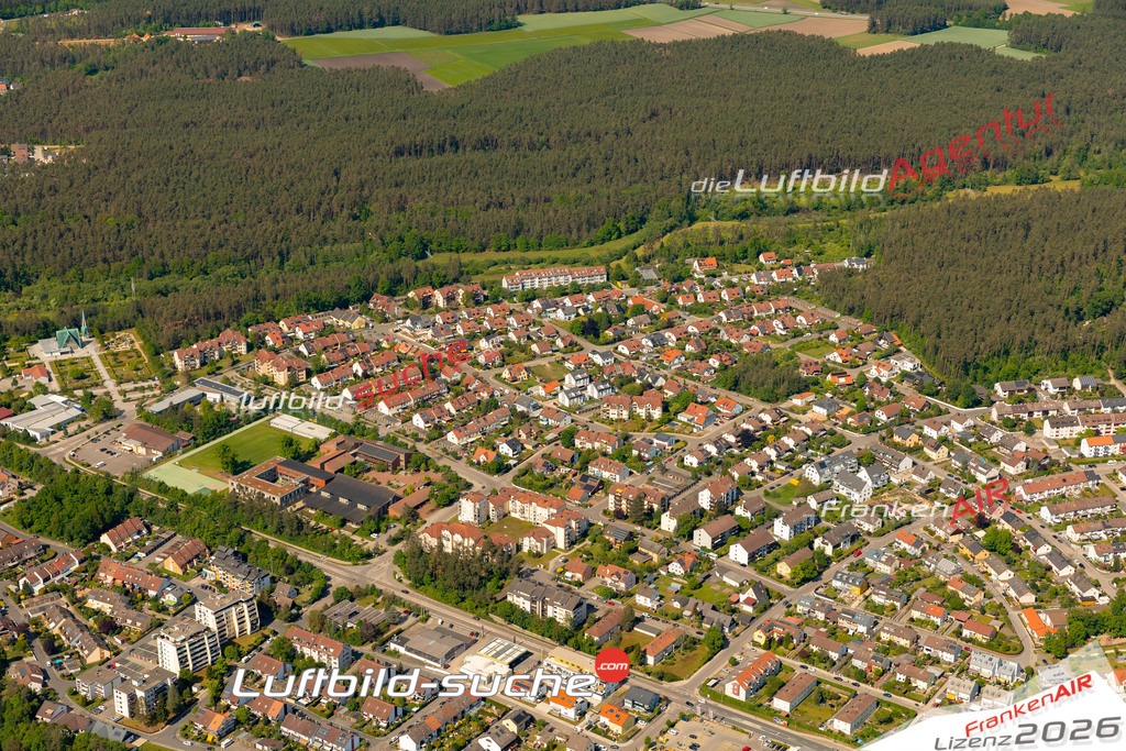 Das Luftbild zeigt :  Roth - Die Luftaufnahme wurde 2024 vom UL-Flugzeug aus erstellt ( keine Drohne ) - Hochauflösende Luftaufnahme - Für grossformatige Ausdrucke geeignet. Die Geschenkidee !Mit Lizenz und Bildrechte bestellbar