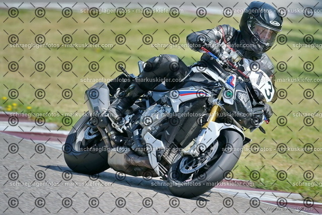 26BT02-1539 | markuskiefer.com - Realisiert mit Pictrs.com