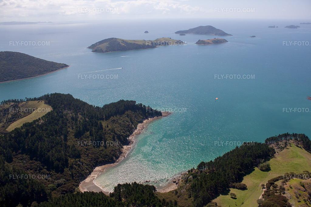 Aerial view: View of the town in Whanganui Island in the state Waikato, New Zealand. – Photo: IMG_55706.jpg taken on 01/12/2013 by Werner Riehm/FLY-FOTO.com – Resolution of the original: 4752 x 3168 px
