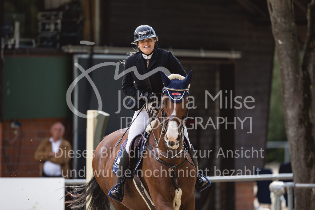 230827_Delbrueck_GrosserPreis-543 | Deine schönsten Turniermomente als professionelle Fotos! Entdecke hochwertige Pferdesport-Fotografie im Online-Shop. Jetzt Fotos finden & bestellen!
