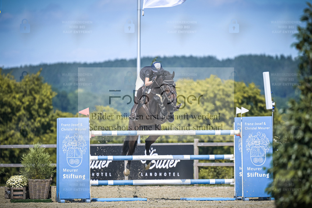 DOS_3335 | Entdecke hochwertige Reitturnierfotos von Foto Oger. Professionell, emotional und authentisch – jetzt Lieblingsmomente im Shop bestellen. - Realisiert mit Pictrs.com