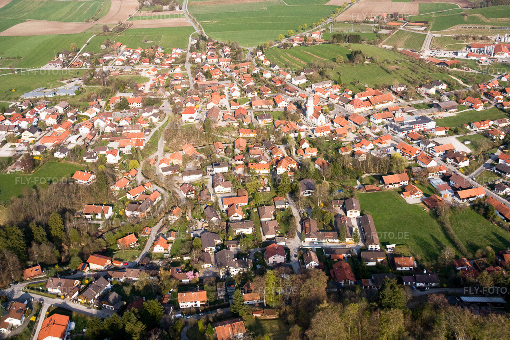 Luftbild: Dorf - Ansicht im Ortsteil Erling in Andechs im Bundesland Bayern in Deutschland. Foto: IMG_17888.jpg vom 15.04.2009 durch Werner Riehm/FLY-FOTO.de