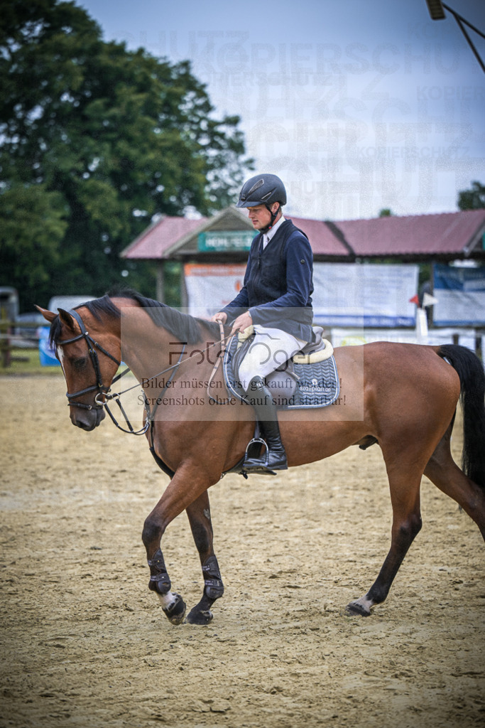 DOS_4190 | Entdecke hochwertige Reitturnierfotos von Foto Oger. Professionell, emotional und authentisch – jetzt Lieblingsmomente im Shop bestellen.Deutschlandweite Turnierfotografie. - Realisiert mit Pictrs.com