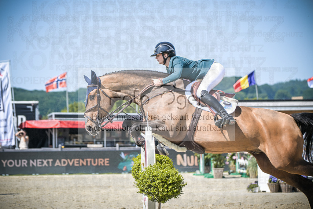 DOS_6843 | Entdecke hochwertige Reitturnierfotos von Foto Oger. Professionell, emotional und authentisch – jetzt Lieblingsmomente im Shop bestellen.Deutschlandweite Turnierfotografie. - Realisiert mit Pictrs.com