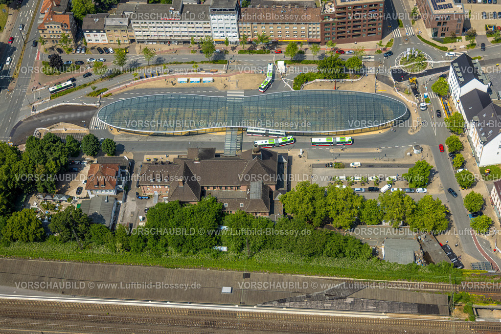 Herne250601890 | Luftbild, Busbahnhof mit futuristischem Dach am Konrad-Adenauer-Platz, Bahnhof Herne Hbf, Baukau, Herne, Ruhrgebiet, Nordrhein-Westfalen, Deutschland