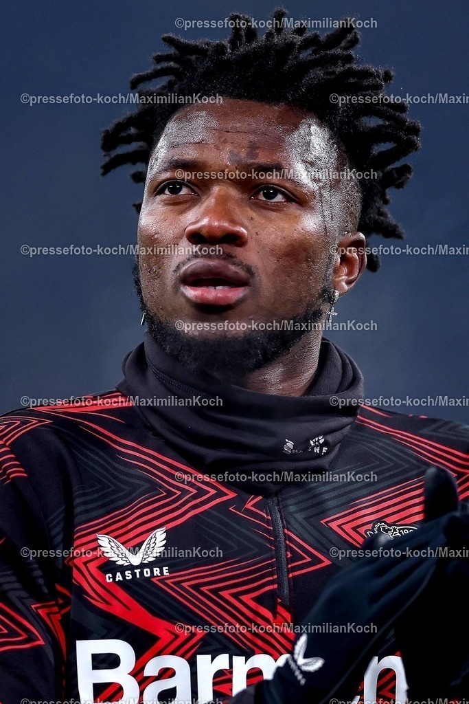 BVB10012502223 | 10.01.2025, Fußball, Borussia Dortmund - Bayer 04 Leverkusen, 1. Fußball Bundesliga, 16. Spieltag, Signal Iduna Park, Saison 2024 2025: Edmond Tapsoba (Bayer04 Leverkusen #12)DFB regulations prohibit any use of photographs as image sequences and or quasi-video.